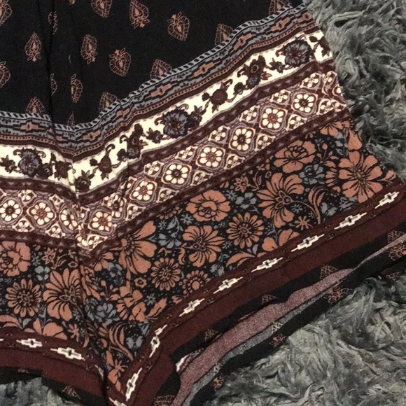 🌟 Forever 21 Off Shoulder Romper - Picture 4 of 6